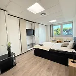 Apartment Uhf *