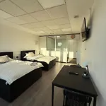 Uhf Apartment *