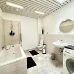 Uhf Apartment *